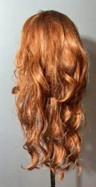 peruka-syntetyczna-wlosy-falowane-rude-z-grzywka-q