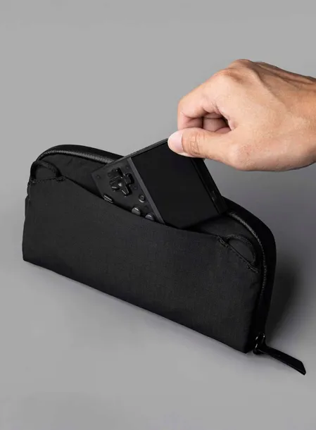 organizer-ma-elektronike-alpaka-flight-pouch-black-wzor-dominujacy-bez-wzoru