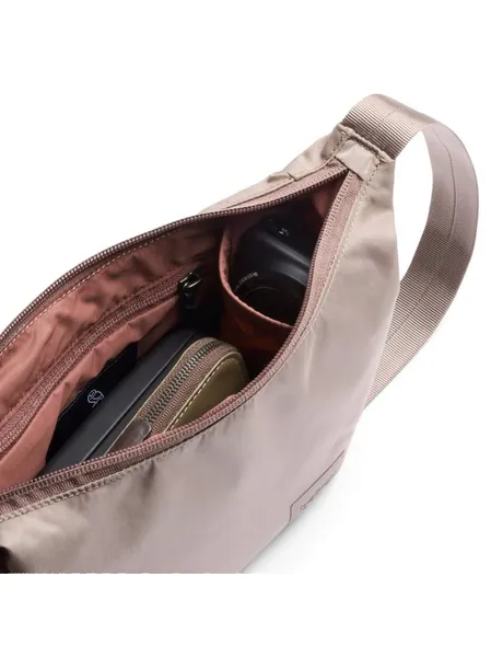 bellroy-torebka-nylon-bezowy-cechy-dodatkowe-breloczek
