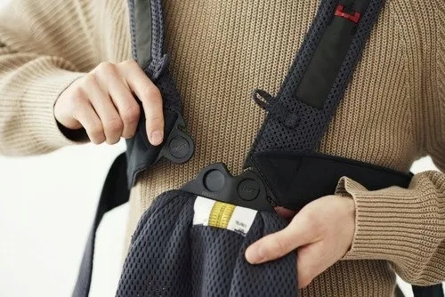 babybjorn-mini-3d-mesh-male-nosidelko-dla-dzieci-ciemny-niebieski-opcje-noszenia-przodem
