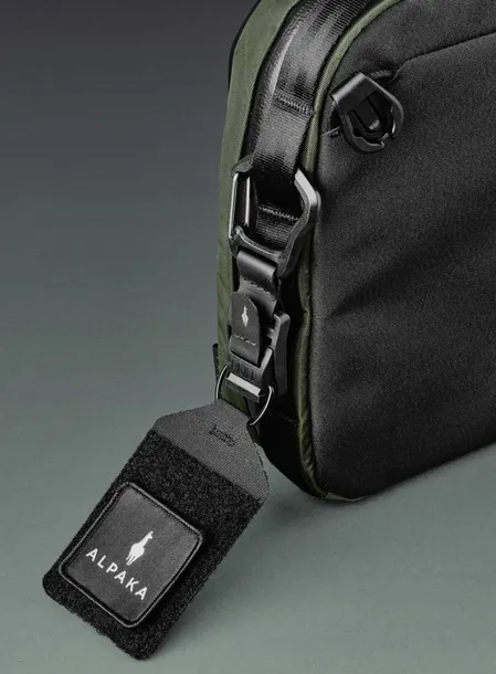 karabinczyk-alpaka-hub-carabiner-large-black-kod-producenta-9313416239676-model-hub-carabiner-large