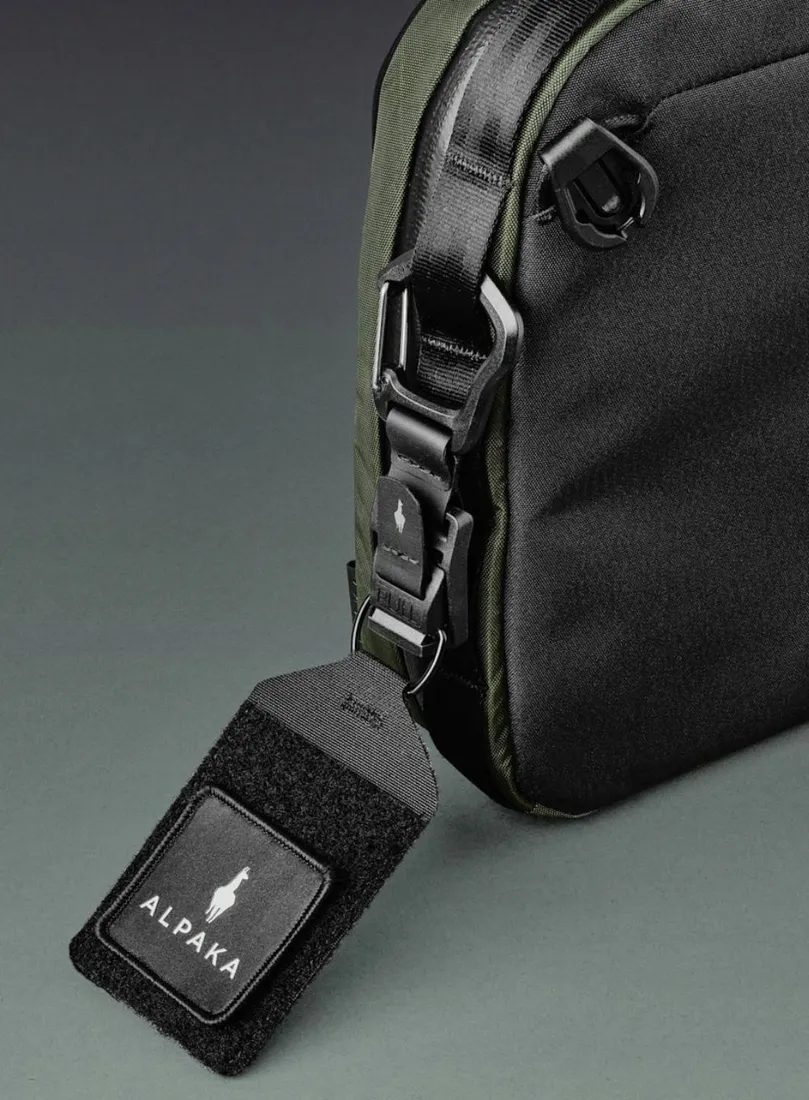 karabinczyk-alpaka-hub-carabiner-large-black