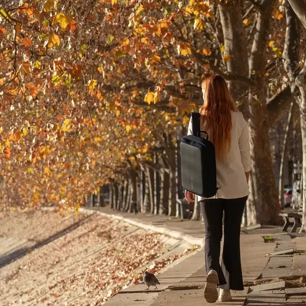 plecak-xd-design-bobby-bizz-2-0-navy-waga-z-opakowaniem-1-267-kg-marka-xd-design