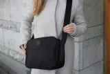 elodie-details-torba-dla-mamy-crossbody-black-wzor-dominujacy-paski