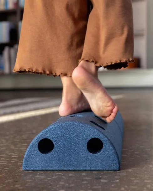 modu-aps-roller-okragly-blok-piankowy-deep-blue-material-pianka