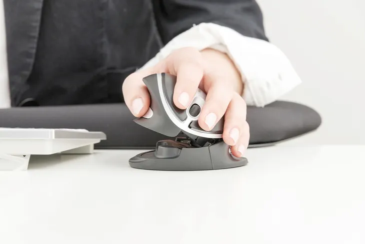 jademall-etui-klawiatura-do-ipad-air-4-air-5-6-ipad-pro-11-rozowe-stojak-typ-etui