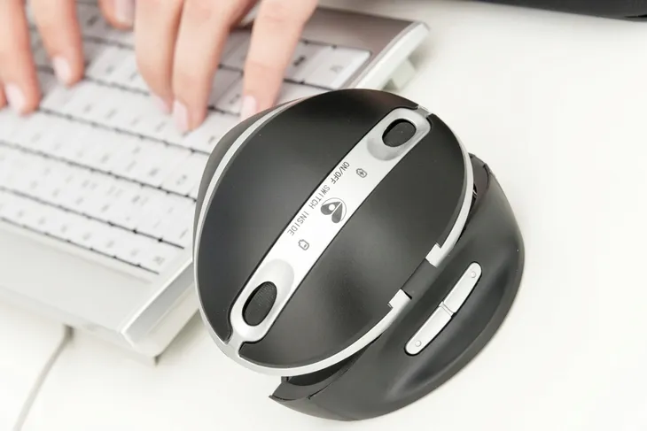 jademall-etui-klawiatura-do-ipad-air-4-air-5-6-ipad-pro-11-rozowe-stojak-dedykowana-marka-apple