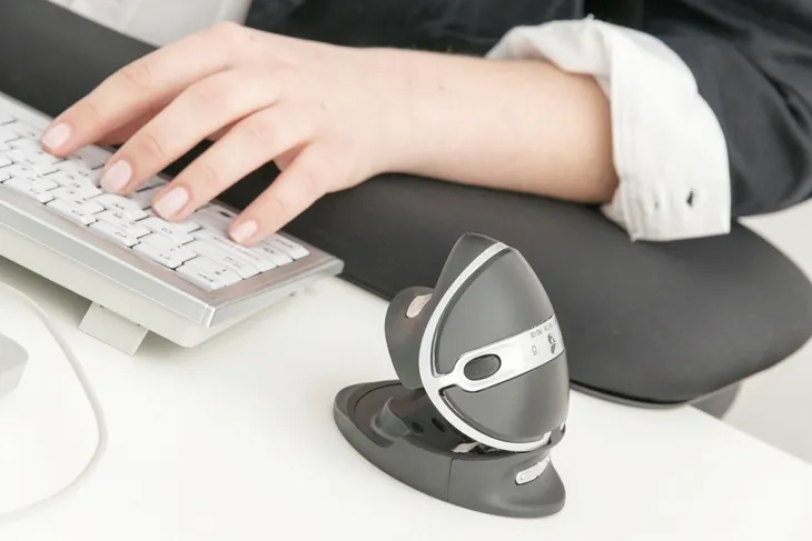 jademall-etui-klawiatura-do-ipad-air-4-air-5-6-ipad-pro-11-rozowe-stojak-rodzaj-zamiennik-waga-z-opakowaniem-0-2-kg