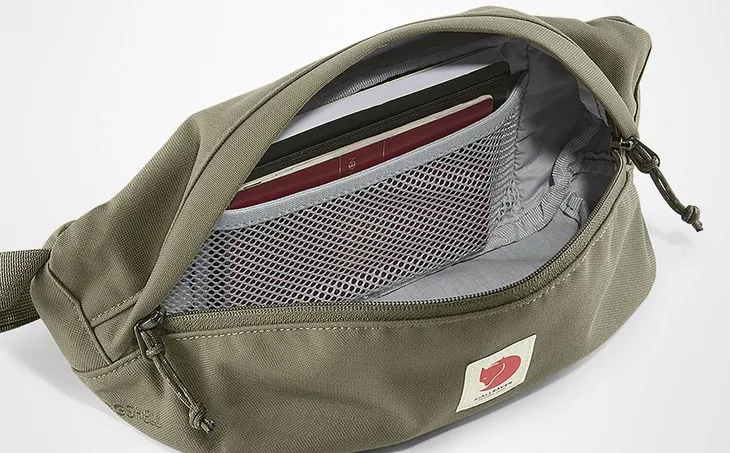 torba-biodrowa-fjallraven-ulvo-hip-pack-medium-black-cechy-dodatkowe-miejsce-na-telefon