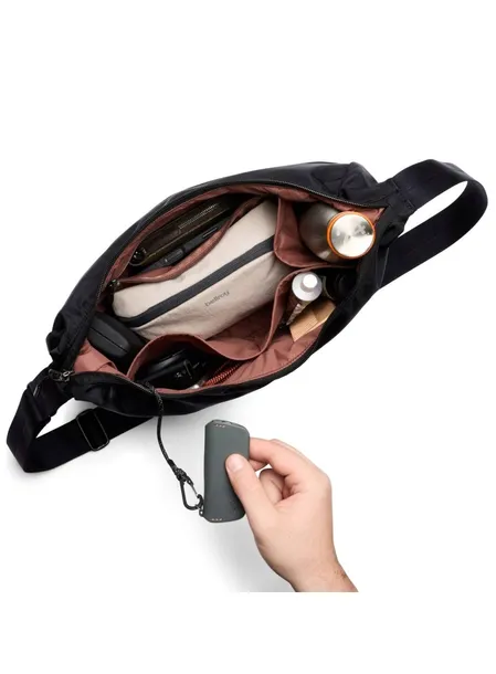 torba-na-ramie-bellroy-laneway-crescent-bag-7-l-ink-cechy-dodatkowe-breloczek