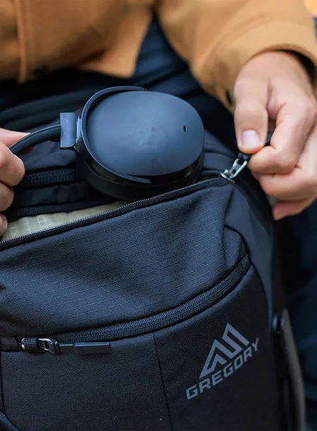 plecak-gregory-border-30-20-40-l-czarny-cechy-dodatkowe-miejsce-na-bidon