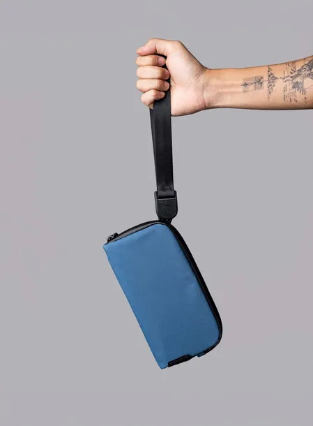 saszetka-na-ramie-alpaka-flight-pouch-blue-wzor-dominujacy-bez-wzoru