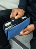 saszetka-na-ramie-alpaka-flight-pouch-blue-wielkosc-mala-nie-mieszczaca-a4
