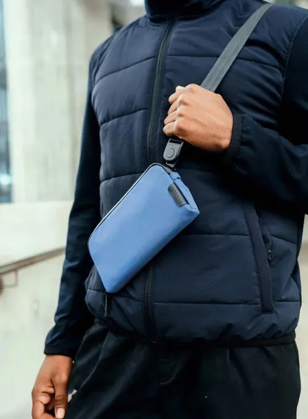 saszetka-na-ramie-alpaka-flight-pouch-blue-kolor-niebieski