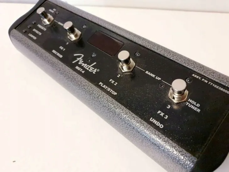 fender-mgt-4-mustang-gt-footswitch-gitarowy-do-wzmacniaczy-fender-kod-producenta-0994071000-przeznaczenie-gitara-basowa