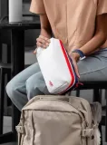 torba-saszetka-na-ramie-cabinzero-tech-pouch-25-l-cloud-nine-rodzaje-kieszonek-miejsce-na-klucze