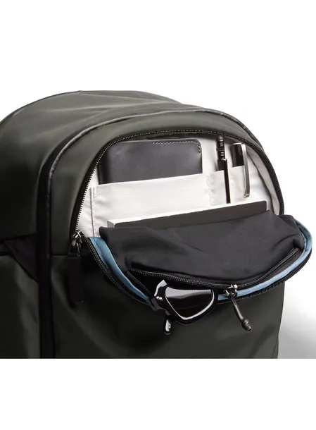 plecak-miejski-bellroy-transit-workpack-pro-28-olive-cechy-dodatkowe-na-zamek