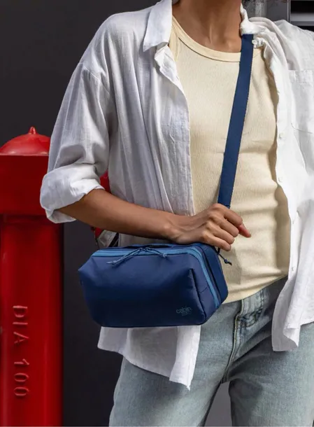 torba-saszetka-na-ramie-cabinzero-tech-pouch-25-l-blue-shimmer-waga-193-g