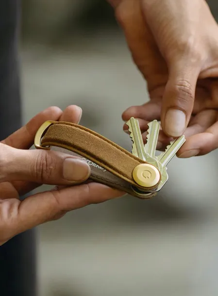 etui-organizer-na-klucze-unisex-orbitkey-waxed-canvas-golden-sand-material-dominujacy-bawelna