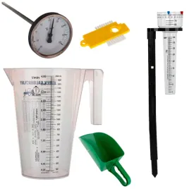 deszczomierz-ogrodowy-z-kubkiem-2l-termometrem-szczoteczka-i-szufelka