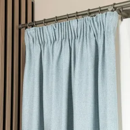 molly-zaslona-gotowa-na-tasmie-140x250cm-kolor-jasny-niebieski