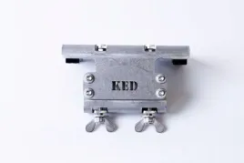 podstawa-montazowa-ked-na-burte-lodzi-alumacraft