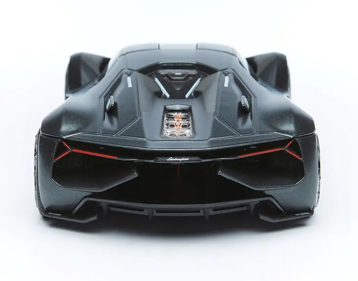 bburago-lamborghini-terzo-millennio-1-24-10947-marka-bburago-stan-zlozenia-calosc-die-cast