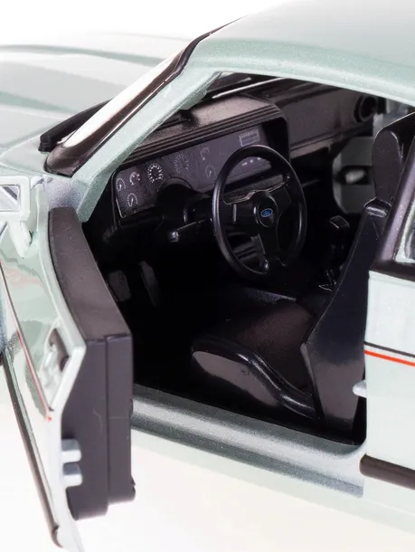 samochod-ford-capri-bburago-18-21093-skala-skale-1-19-do-1-25