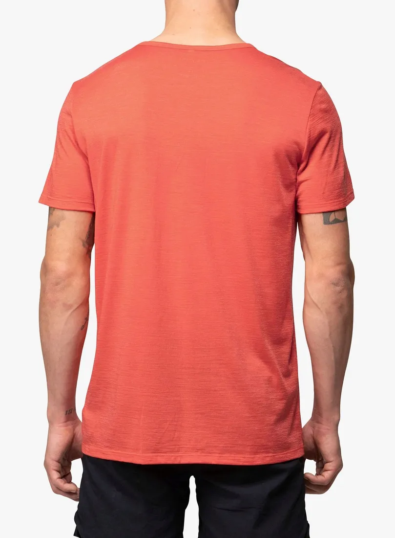 koszulka-z-nadrukiem-devold-active-outline-tee-cayenne-m-plec-mezczyzna