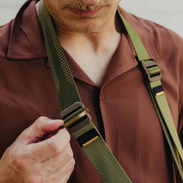 pasek-na-szyje-lub-ramie-slide-lite-kelp-v3-oliwkowy-pasek-smycz-pasek