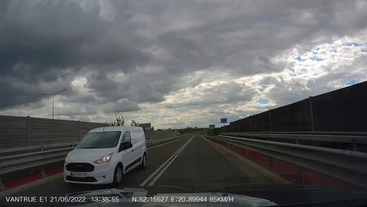 wideorejestrator-vantrue-e1-gps-full-hd-karta-pamieci-w-zestawie-brak