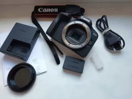 aparat-fotograficzny-canon-r100-korpus-wielokolorowy