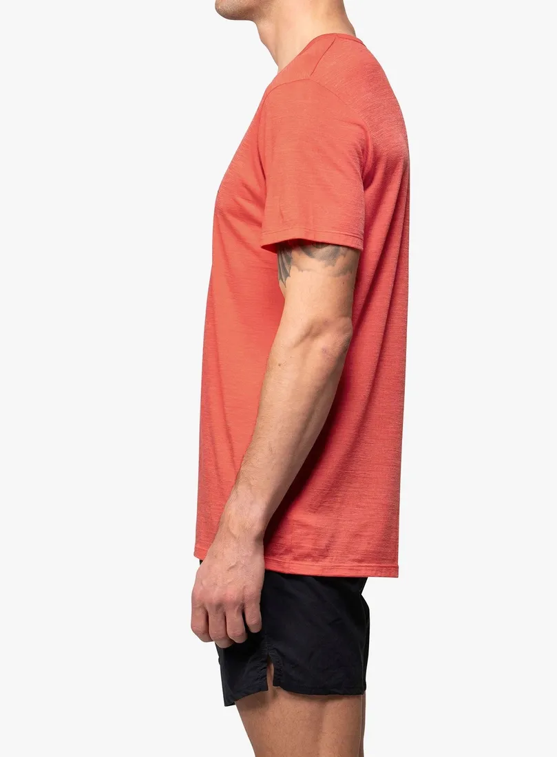 koszulka-z-nadrukiem-devold-active-outline-tee-cayenne-s