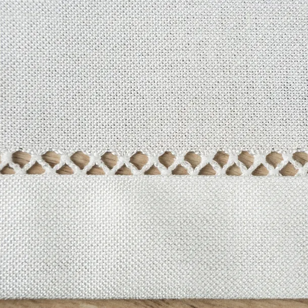 obrus-emily-140-x-220-cm-bialy-material-wykonania-poliester