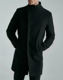 czarny-plaszcz-przejsciowy-klasyczny-rozpinany-guziki-stojka