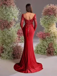 czerwona-sukienka-maxi-dopasowana-marszczenia-rozciecie-cekiny