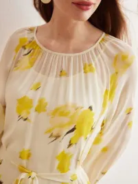 zolta-jedwabna-zwiewna-sukienka-przed-kolano-wzor-kwiaty-wiazanie-shein-s