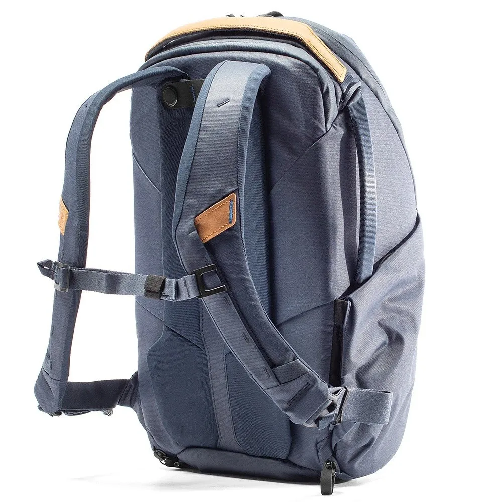 plecak-peak-design-everyday-backpack-20l-zip-v2-do-20-l-niebieski