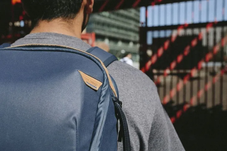 plecak-peakdesign-everyday-backpack-20l-zip-niebieski-edlv2-marka-peak-design-pojemnosc-do-20-l