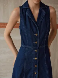 granatowa-klasyczna-sukienka-jeansowa-bez-rekawow-na-guziki