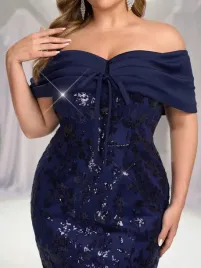 granatowa-dopasowana-sukienka-koktajlowa-odkryte-ramiona-cekiny