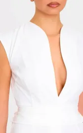 bialy-kombinezon-bez-rekawow-prosta-nogawka-klasyczny