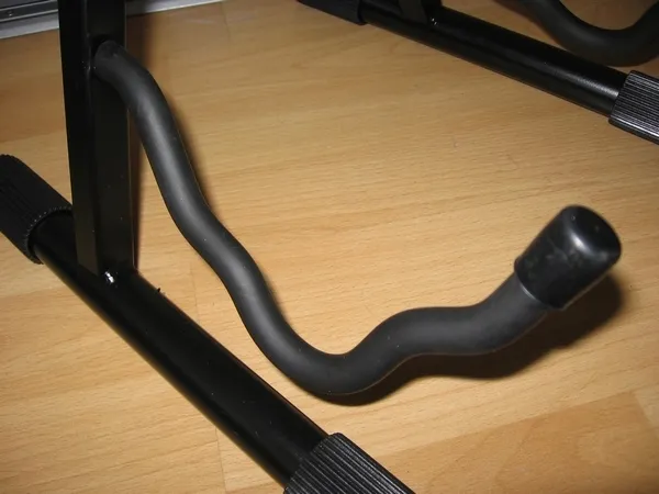 statyw-gitarowy-athletic-git-4u-marka-athletic