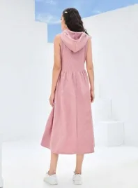 rozowa-zwiewna-luzna-sukienka-midi-z-kapturem-bez-rekawow-shein-38
