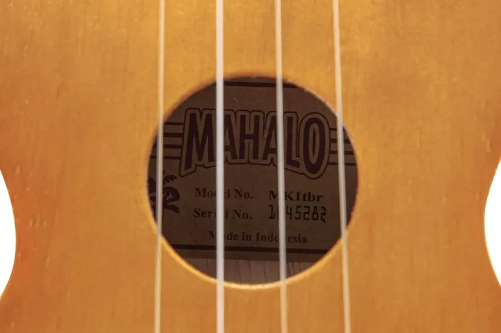 ukulele-sopranowe-z-szerszym-gryfem-mahalo-mk1pw-menzura-346-mm