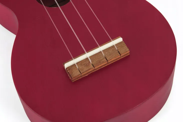 ukulele-sopranowe-czerwone-mahalo-kahiko-zestaw-podstrunnica-mahon