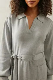 szara-teksturowana-sukienka-dlugi-rekaw-wiazanie-w-pasie