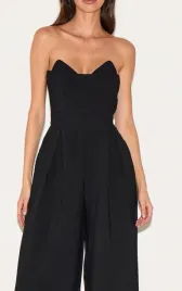 czarny-kombinezon-szeroka-nogawka-odkryte-ramiona