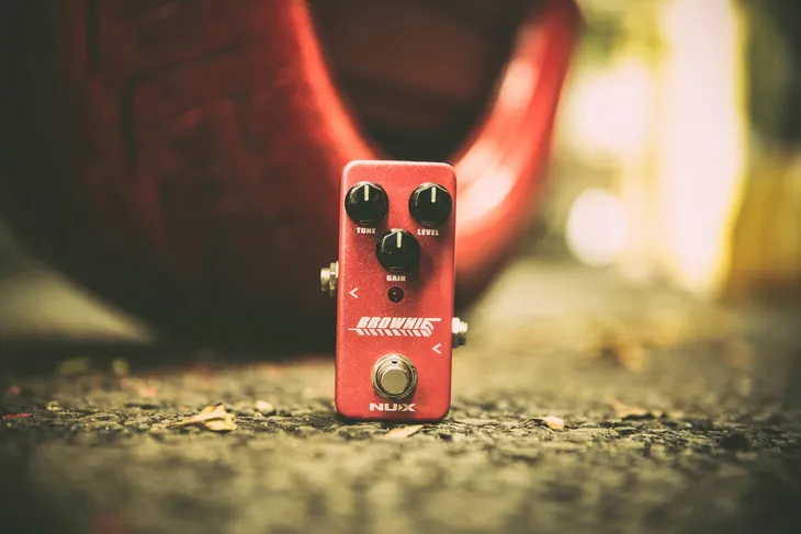 nux-brownie-distortion-efekt-gitarowy-przester-przeznaczenie-gitara-akustyczna