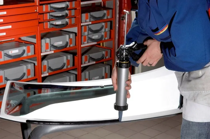 klej-do-szyb-samochodowych-wurth-310-ml-waga-z-opakowaniem-1-kg